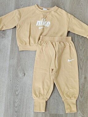 Nike Baby Toddler Tan Beige Sweatshirt Jogger 2 Piece Set 18M